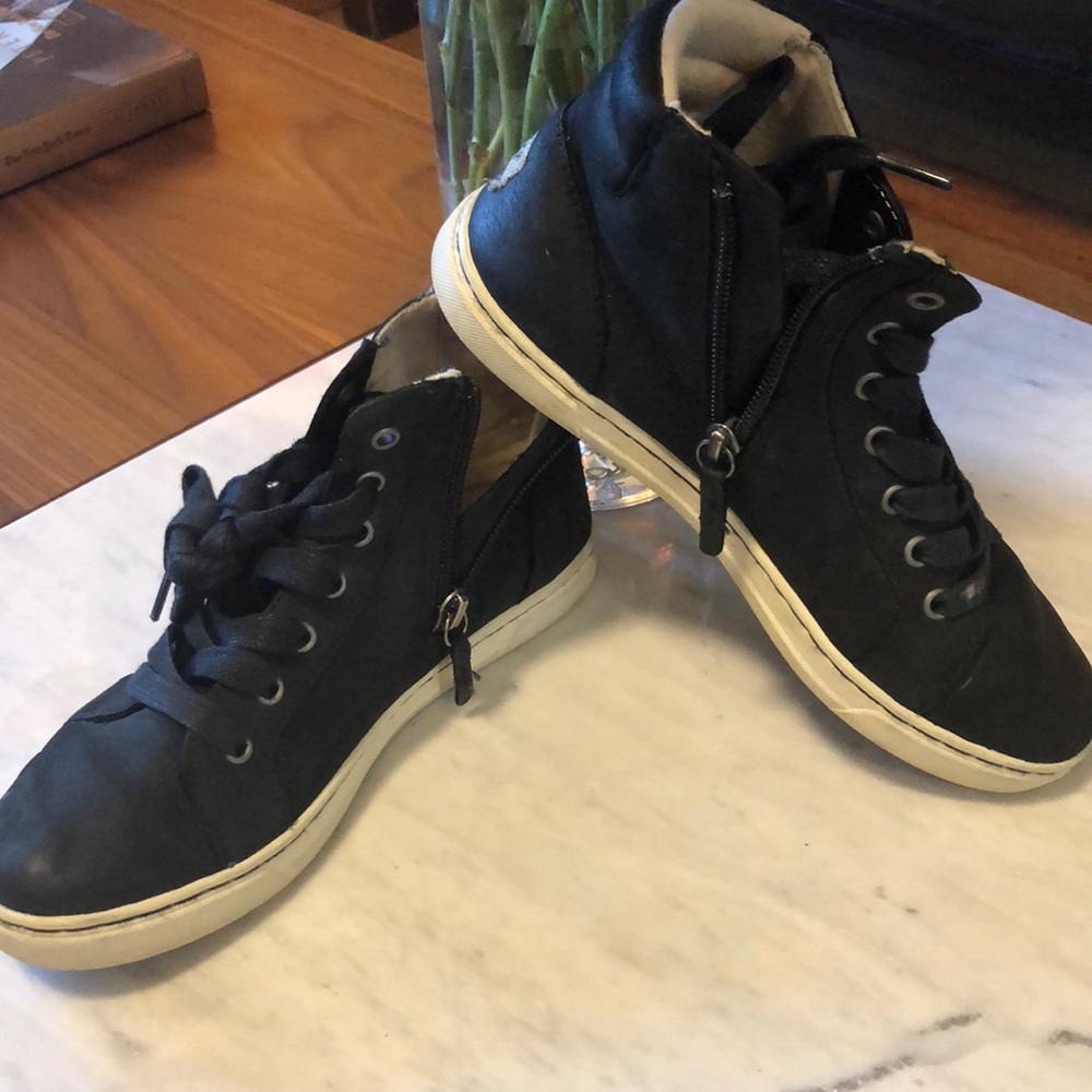 UGG side-zip high-top Black Leather Sneakers